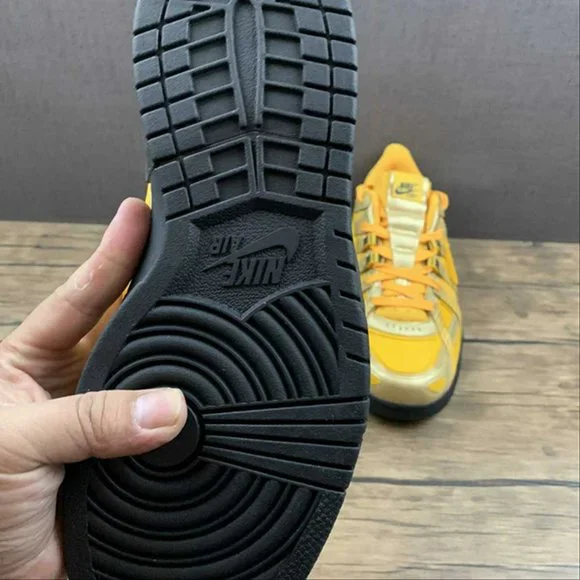Off-White x Nike Air Rubber Dunk University Gold Sneakers - Picture 13 of 15
